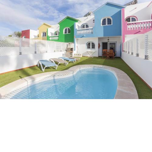 Beachside Art Villa Agua with Private Pool, BBQ & Fast Wifi by Amazzzing Travel