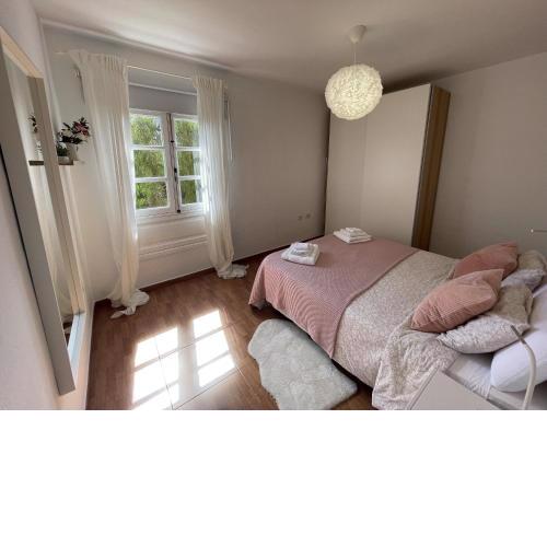 Beautiful 3 Bd. Apartment in La Laguna City Centre