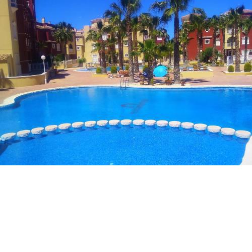 Beautiful 3 bed, 2 bath modern apartment