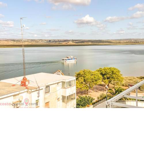 Beautiful 3-Bed Chalet with riverview in Ayamonte