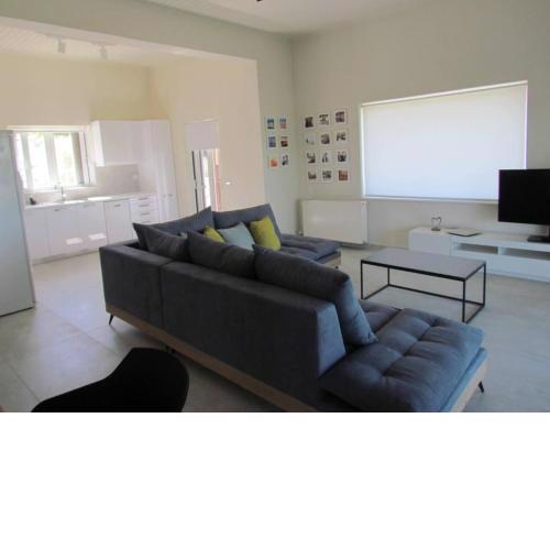 Beautiful 3-Bed House in Chania with garden
