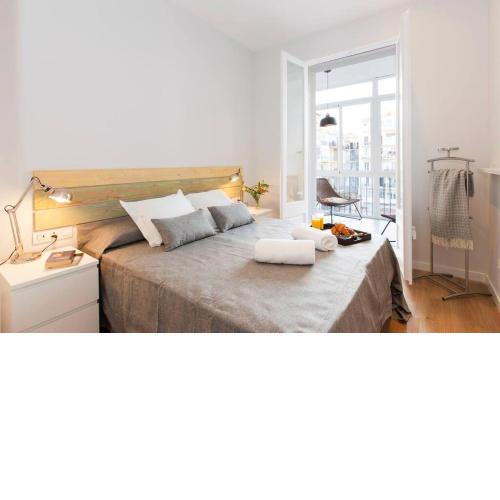 Beautiful 4bd 4ba apartment in Eixample District