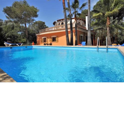 Beautiful 5-Bed House quiet area close to Campos