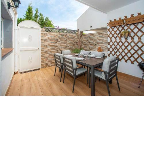Beautiful and Quite Family Townhouse in Great Location