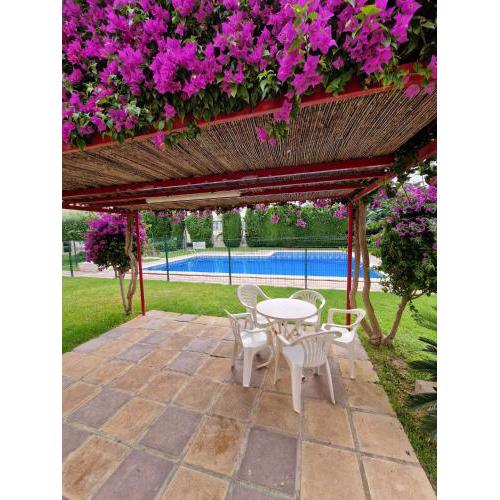 Beautiful apartment close to the beach with pool
