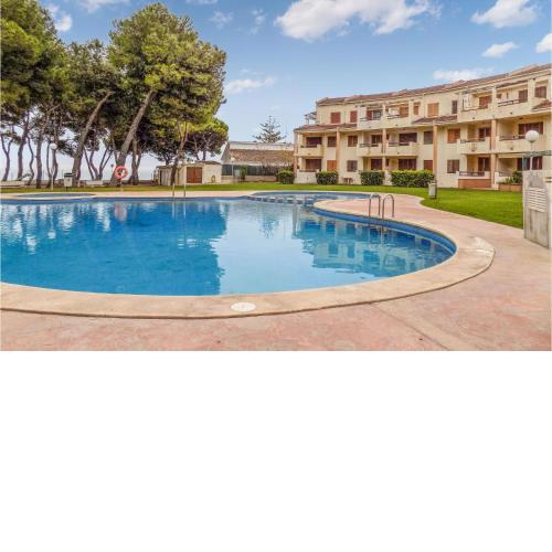 Beautiful apartment in Alcanar with Outdoor swimming pool and 2 Bedrooms