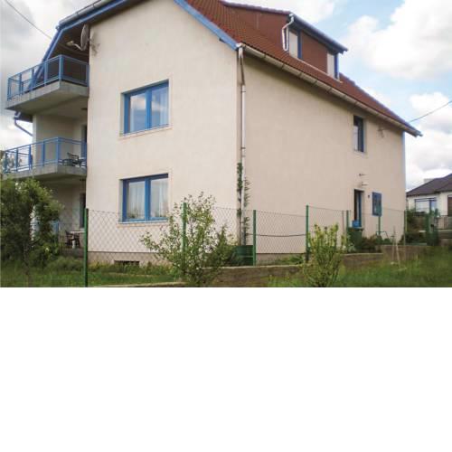 Beautiful apartment in Balatonalmádi w/ WiFi and 3 Bedrooms