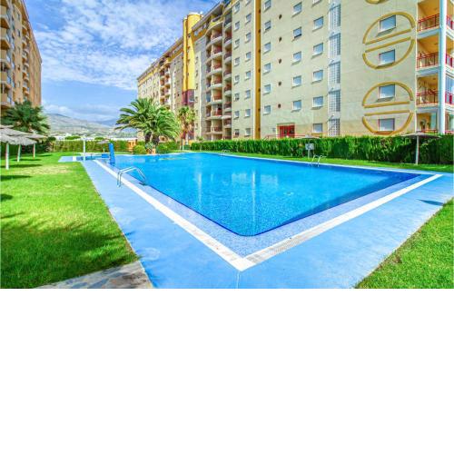 Beautiful apartment in Benidorm with Outdoor swimming pool, WiFi and 3 Bedrooms