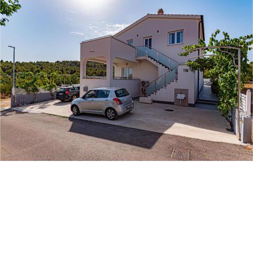 Beautiful apartment in Bilice with WiFi and 2 Bedrooms