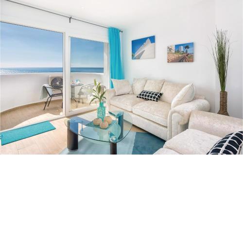 Beautiful Apartment In Calahonda With 2 Bedrooms, Wifi And Swimming Pool