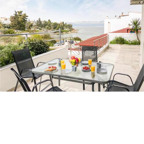 Beautiful apartment in Chalkida with WiFi and 2 Bedrooms