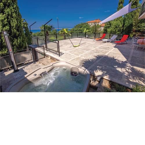Beautiful apartment in Crikvenica w/ Sauna, WiFi and 2 Bedrooms