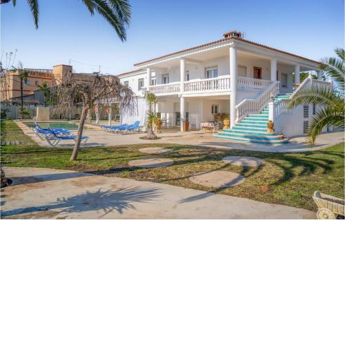 Beautiful Apartment In Denia With Outdoor Swimming Pool, 2 Bedrooms And Swimming Pool