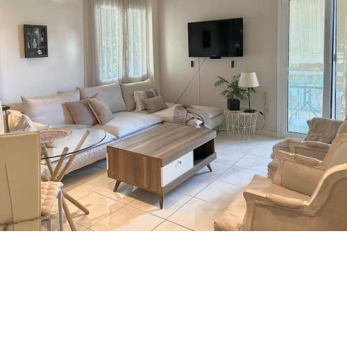 Beautiful Apartment in Downtown Glyfada!