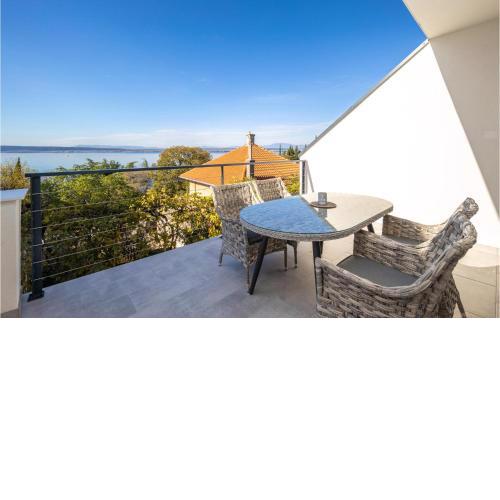 Beautiful apartment in Dramalj with 2 Bedrooms