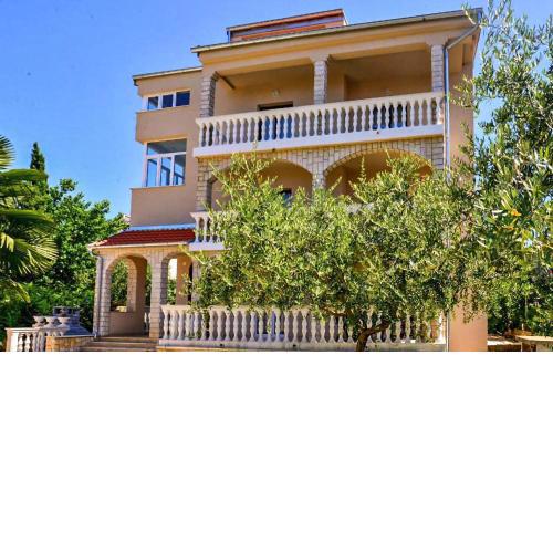 Beautiful apartment in Malinska with WiFi and 2 Bedrooms