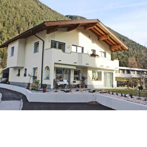 Beautiful Apartment in Maurach with Garden