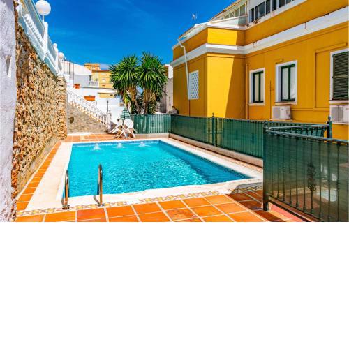 Beautiful Apartment In Montemar La Carihuela With Wifi, Outdoor Swimming Pool And Swimming Pool
