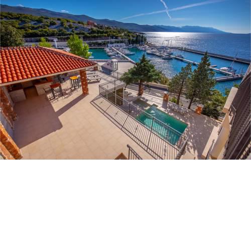 Beautiful apartment in Novi Vinodolski w/ Outdoor swimming pool, WiFi and 2 Bedrooms