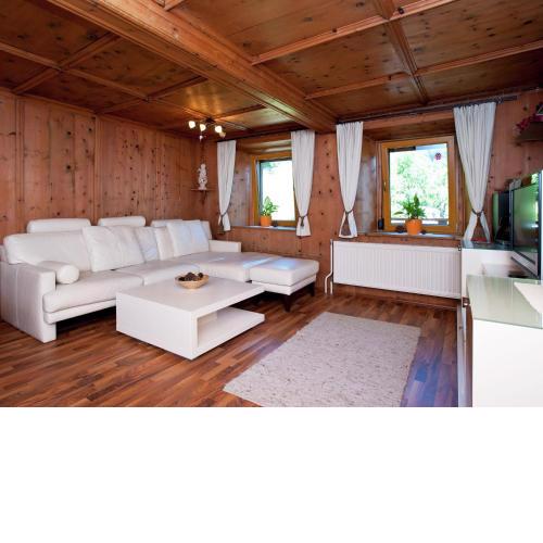 Beautiful apartment in Ötz with garden