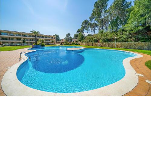 Beautiful apartment in Pals with Outdoor swimming pool, WiFi and 2 Bedrooms