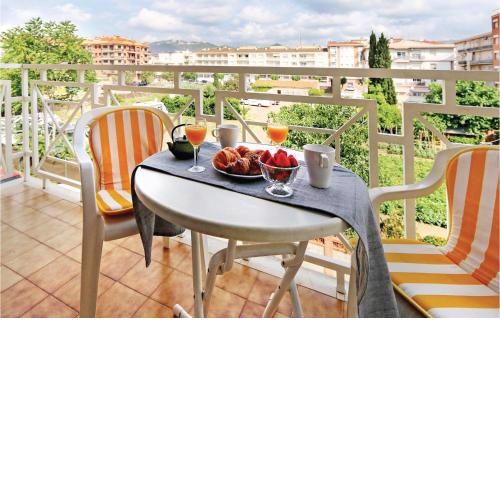 Beautiful apartment in Pineda de Mar with 2 Bedrooms