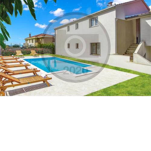 Beautiful apartment in Podstrana w/ Outdoor swimming pool, WiFi and 3 Bedrooms