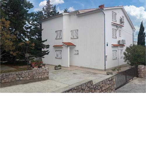 Beautiful apartment in Rab with 2 Bedrooms