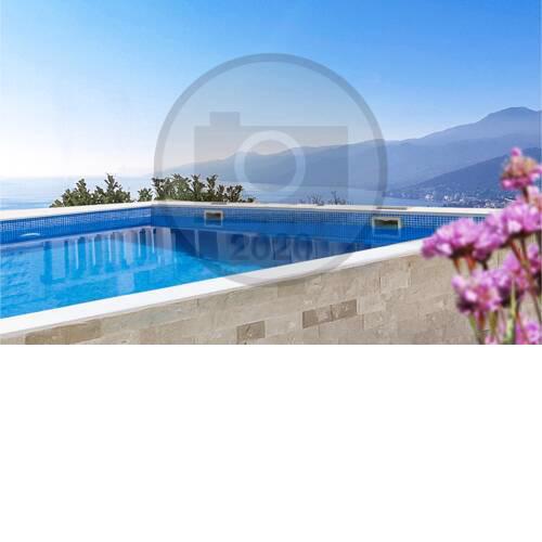 Beautiful apartment in Rijeka w/ Outdoor swimming pool, WiFi and 2 Bedrooms