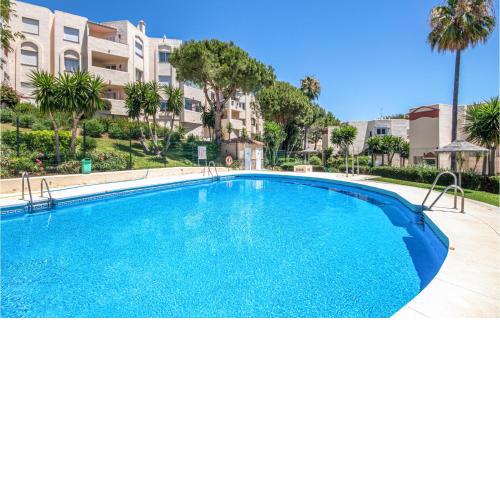 Beautiful Apartment In Riviera Del Sol With 2 Bedrooms, Wifi And Swimming Pool