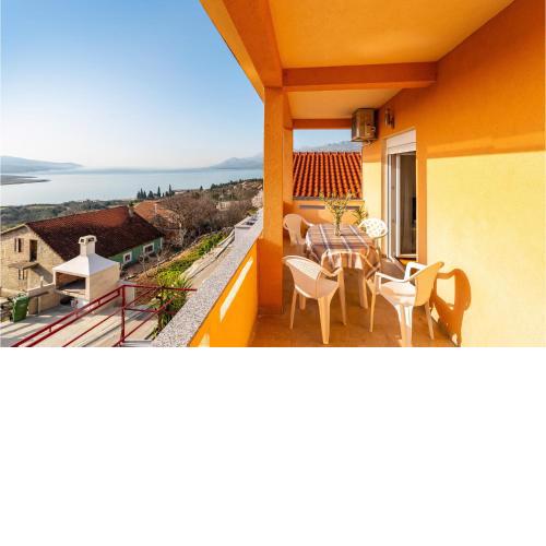 Beautiful apartment in Rovanjska with WiFi and 2 Bedrooms