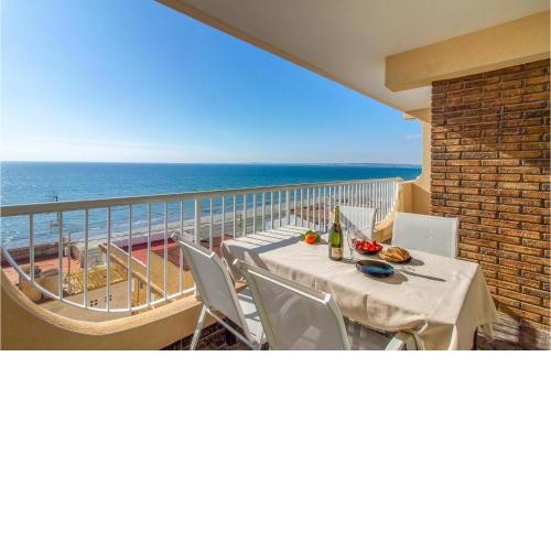 Beautiful apartment in Santa Pola with 3 Bedrooms and WiFi