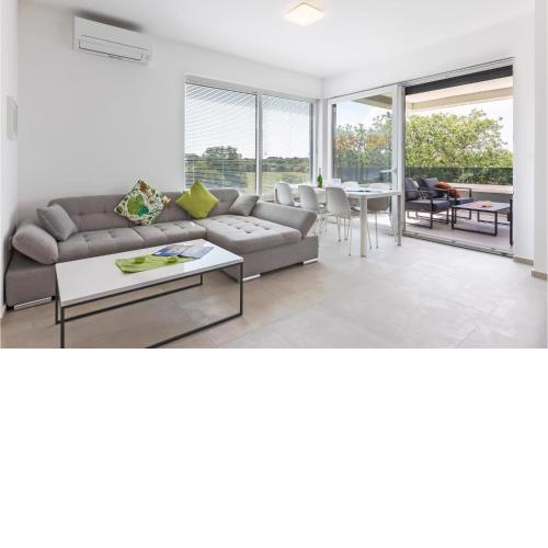 Beautiful apartment in Stinjan with WiFi and 2 Bedrooms
