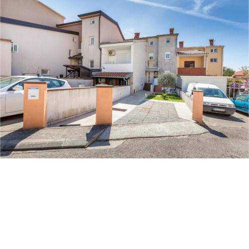 Beautiful apartment in Stinjan with WiFi