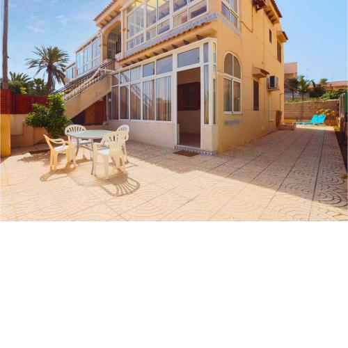 Beautiful Apartment In Torrevieja With Wifi And 2 Bedrooms
