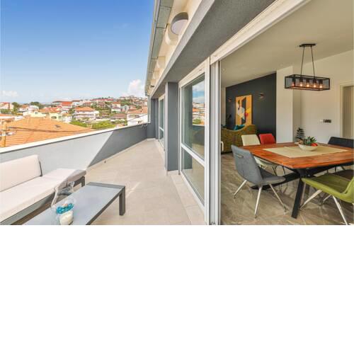 Beautiful apartment in Trogir with Jacuzzi, WiFi and 2 Bedrooms