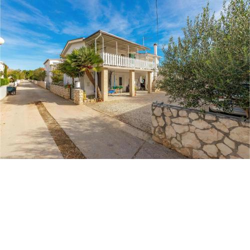 Beautiful apartment in Vir with WiFi and 2 Bedrooms