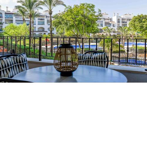 Beautiful Apartment overlooking communal gardens and pool JL112LT