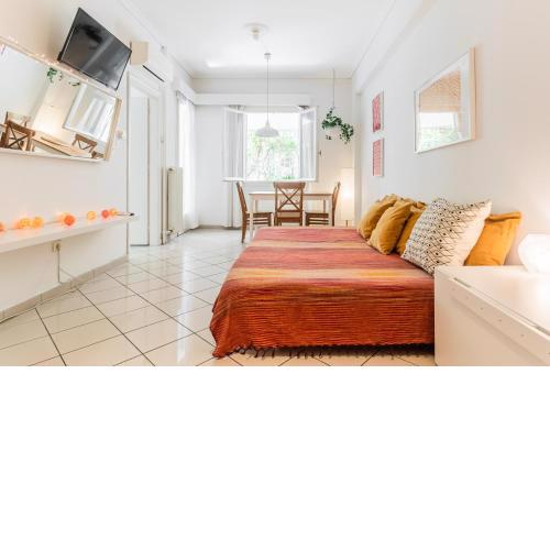 Beautiful apt with green veranda - Heart of Athens