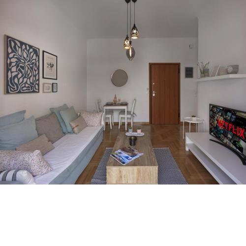 Beautiful Athenian apartment next to the center