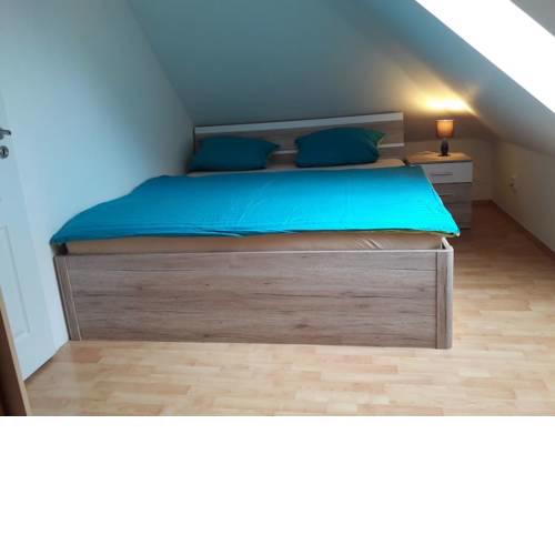 Beautiful Attic Apartment 20 min to downtown