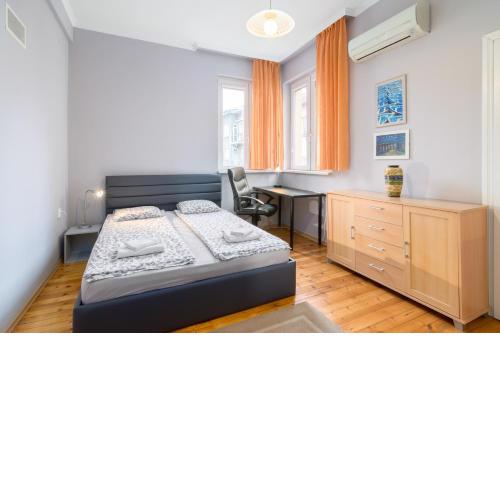 Beautiful Business Apartment- TOP CENTER