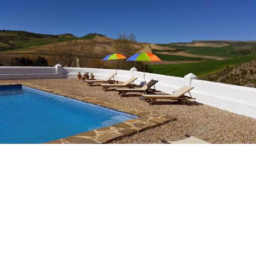 Beautiful Cortijo with pool near Ronda