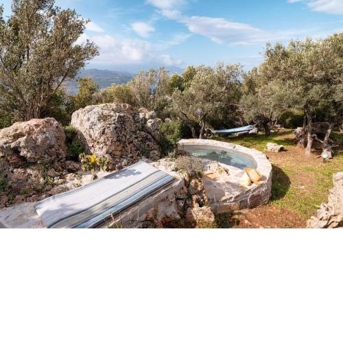 Beautiful Cottage over-viewing Samos bay.