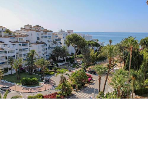 Beautiful flat in Puerto Banus with sea views