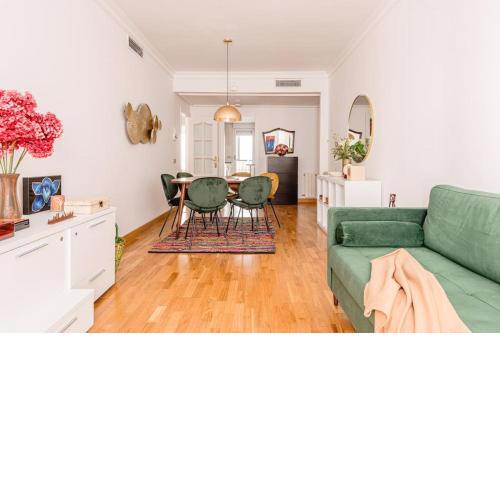 Beautiful flat with pool in the center