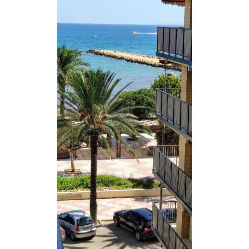 Beautiful flat with sea view and sound of the surf