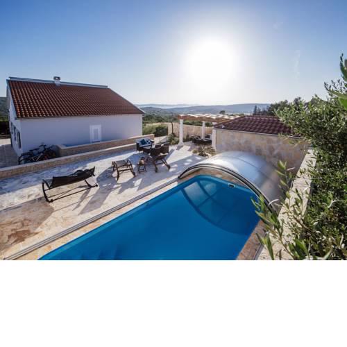 Beautiful Holiday Home in Debeljak with Swimming Pool