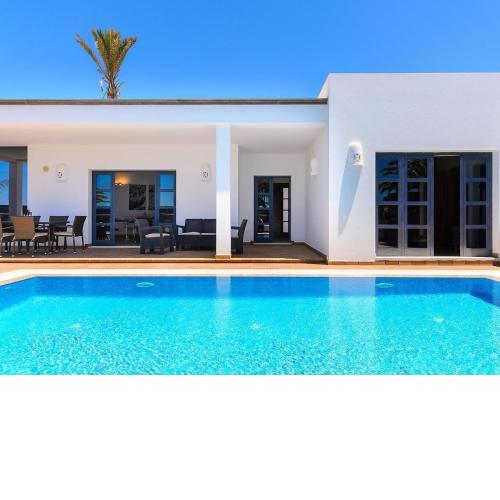 Beautiful holiday home in Playa Blanca with pool