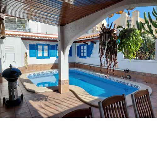 Beautiful Holiday Villa with heated private pool, Los Cristianos
